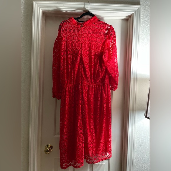 Red dress - Picture 3 of 7